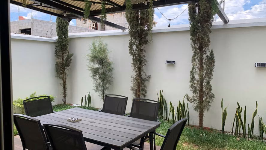 ZONA 16 HACIENDA REAL VENDO CASA 3 DORMITORIOS 4 PARQUEOS Q2,300,000 - Imagen 2