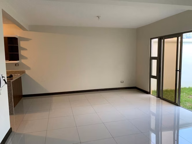 ZONA 16 HACIENDA REAL VENDO CASA 3 DORMITORIOS 4 PARQUEOS Q2,300,000 - Imagen 5
