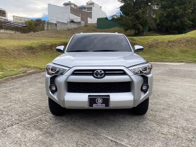 Toyota 4Runner SR5 4x2 Automática de Agencia Modelo 2022