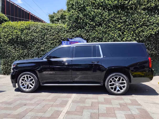 Chevrolet Suburban Lt 4wd Modelo 2018 - Imagen 4