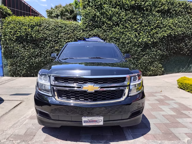 Chevrolet Suburban Lt 4wd Modelo 2018 - Imagen 3