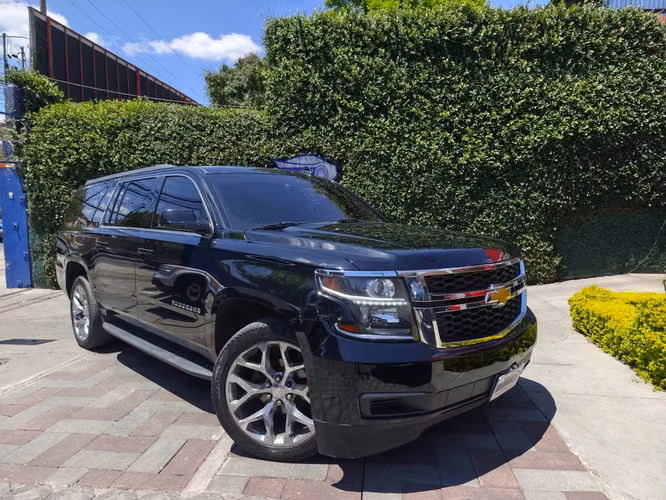 Chevrolet Suburban Lt 4wd Modelo 2018 - Imagen 2