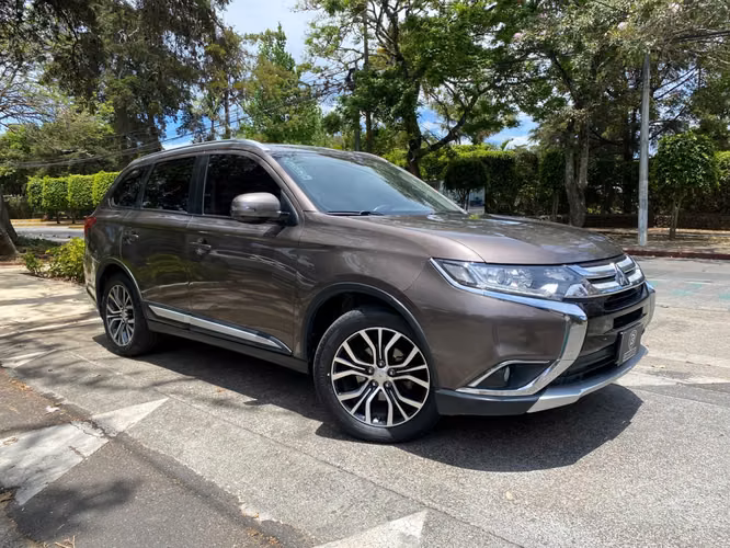 Mitsubishi Outlander GLX de Agencia Modelo 2019