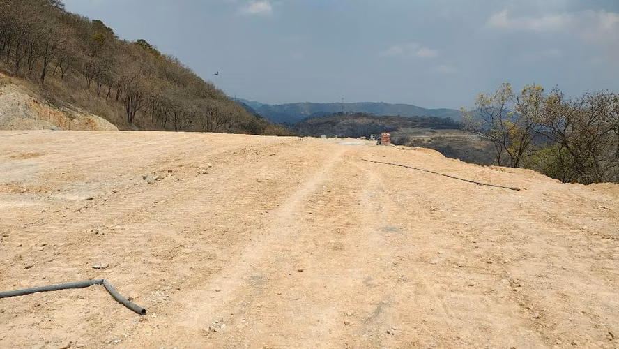 Km51 Terreno 24 Mzs con frente a la carretera