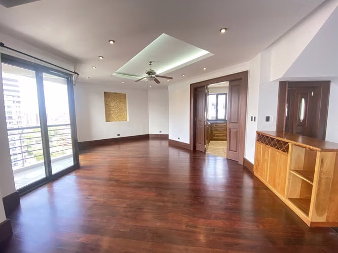 PENTHOUSE DE LUJO EN 2 NIVELES | 557 m² | Vista Panorámica al Atardecer | Zona 14 - Imagen 16