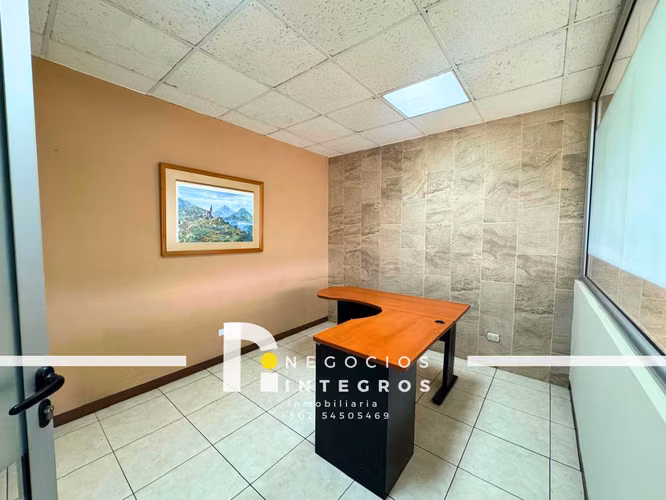 OFICINA EN RENTA ZONA 9 CON BALCON – EDIFICIO EL REFORMADOR, 176 M2 - Imagen 12
