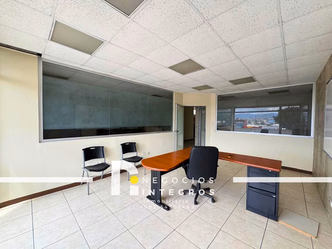 OFICINA EN RENTA ZONA 9 CON BALCON – EDIFICIO EL REFORMADOR, 176 M2 - Imagen 13