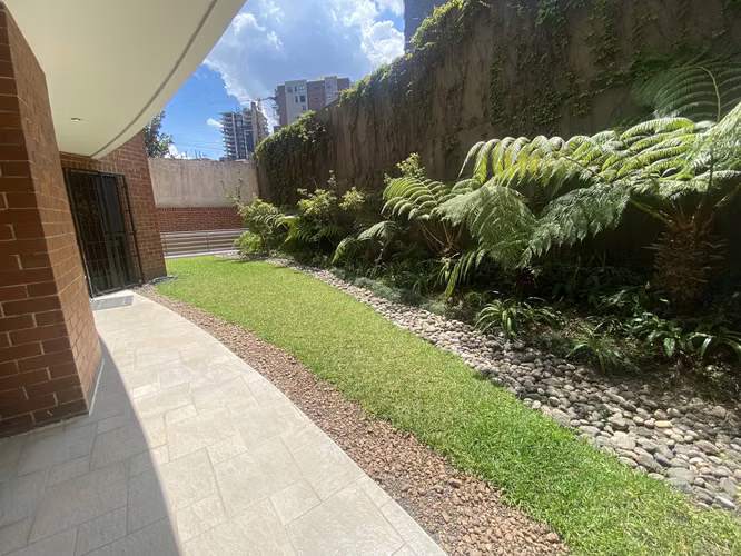 APARTAMENTO CON JARDÍN PRIVADO EN ZONA 14 – PLENUM CATORCE 100 M² DE JARDÍN