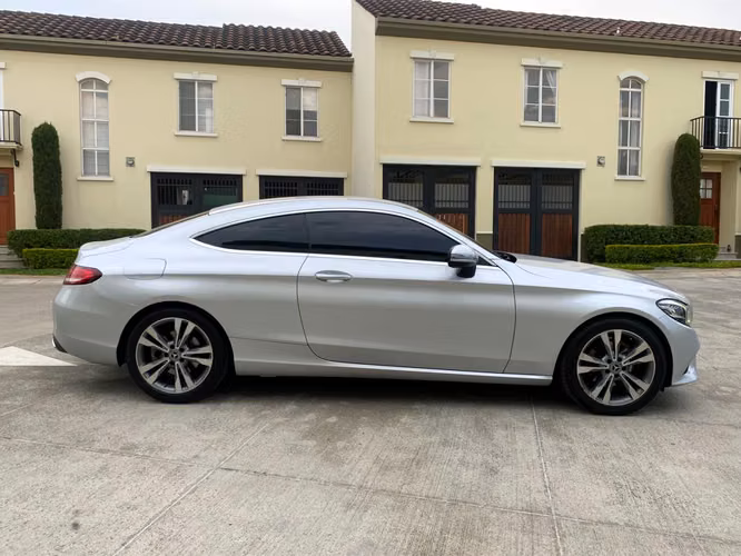 Mercedes-Benz C 200 COUPE de Agencia Modelo 2019