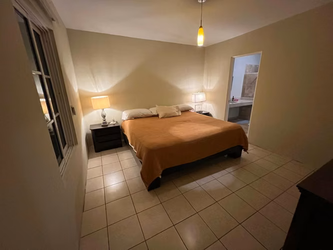 AMPLIA CASA EN ESQUINA EN VENTA con Jardín y Pérgola – Villa Venetto - Imagen 7
