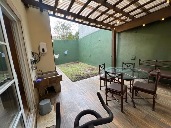 AMPLIA CASA EN ESQUINA EN VENTA con Jardín y Pérgola – Villa Venetto - Imagen 14