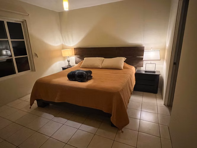 AMPLIA CASA EN ESQUINA EN VENTA con Jardín y Pérgola – Villa Venetto - Imagen 5