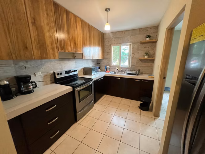 AMPLIA CASA EN ESQUINA EN VENTA con Jardín y Pérgola – Villa Venetto - Imagen 17