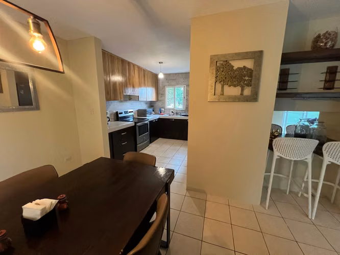 AMPLIA CASA EN ESQUINA EN VENTA con Jardín y Pérgola – Villa Venetto - Imagen 16