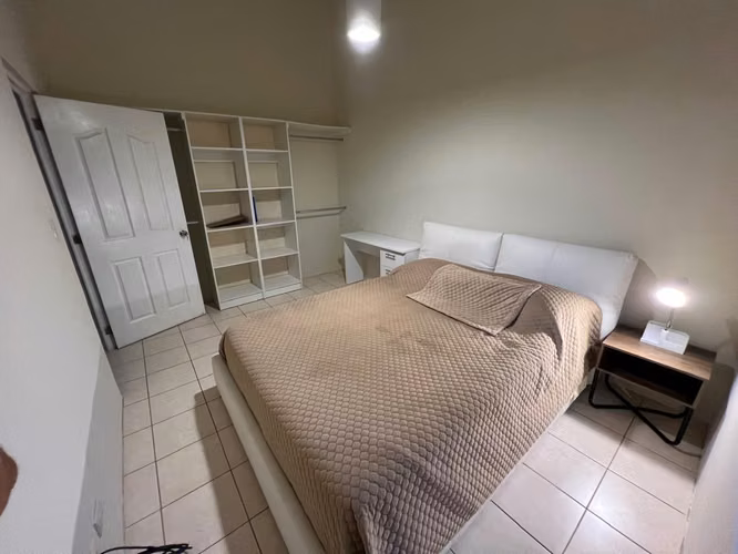 AMPLIA CASA EN ESQUINA EN VENTA con Jardín y Pérgola – Villa Venetto - Imagen 19