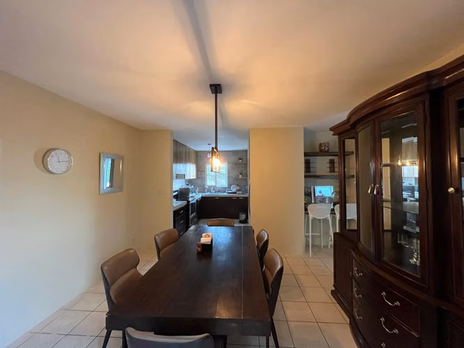 AMPLIA CASA EN ESQUINA EN VENTA con Jardín y Pérgola – Villa Venetto - Imagen 11