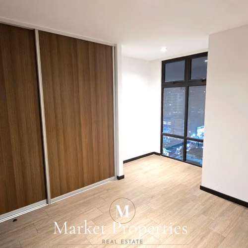 Apartamento en venta en zona 10 de 2 habitaciones + 82 m²