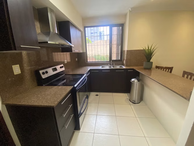 RENTO APARTAMENTO CON JARDIN PRIMER NIVEL ZONA 14 PLENUM CATORCE PV