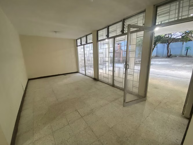 CASA PARA OFICINAS ZONA 11 MARISCAL 18 PARQUEOS  11 AMBIENTES PV