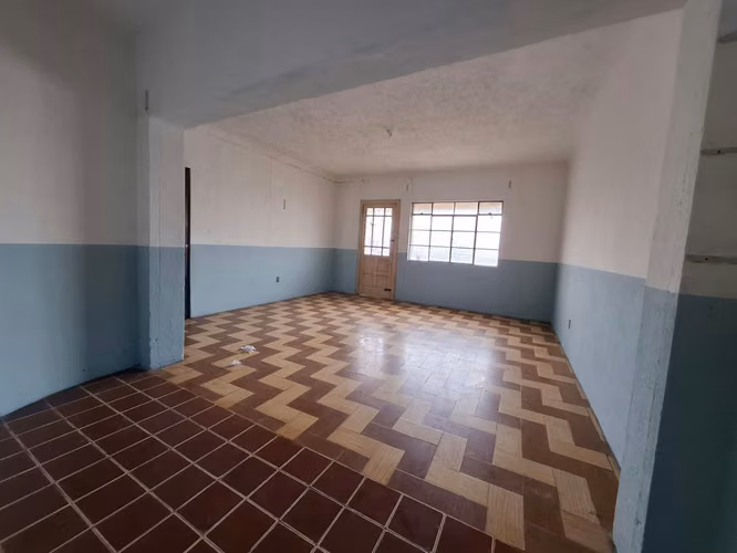 VENDO AMPLIA CASA CON MÚLTIPLES AMBIENTES EN ZONA 1