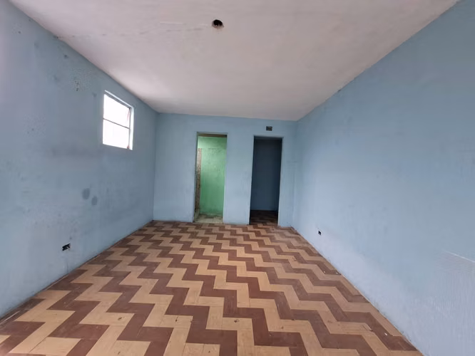 VENDO AMPLIA CASA CON MÚLTIPLES AMBIENTES EN ZONA 1