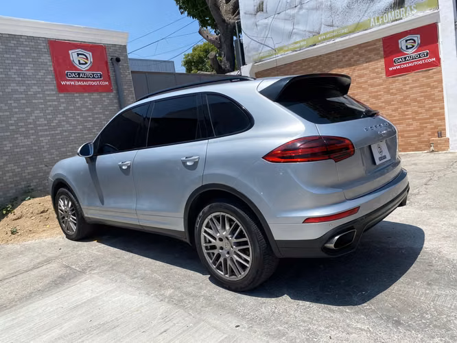 Porsche Cayenne de Agencia Modelo 2017