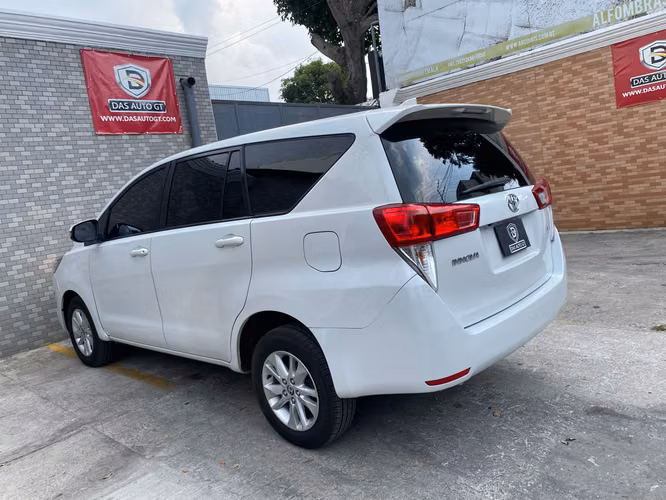 Toyota Innova 4x2 Automática de Agencia Modelo 2023