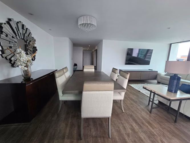 Apartamento amueblado en URBANA Zona 10 Nivel alto de 2 Habitaciones - Imagen 9