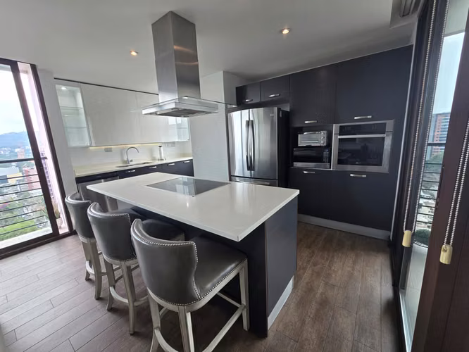 Apartamento amueblado en URBANA Zona 10 Nivel alto de 2 Habitaciones - Imagen 11