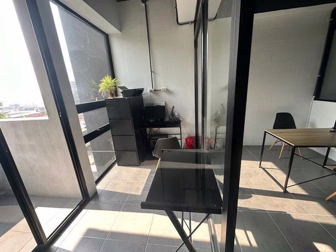 Oficina en venta en Nova Reformador Zona 9 (con terraza y 2 parqueos)