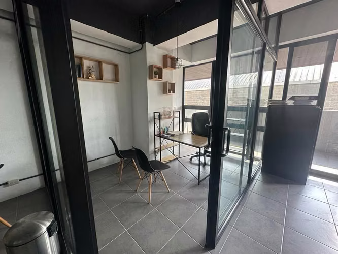 Oficina en venta en Nova Reformador Zona 9 (con terraza y 2 parqueos)