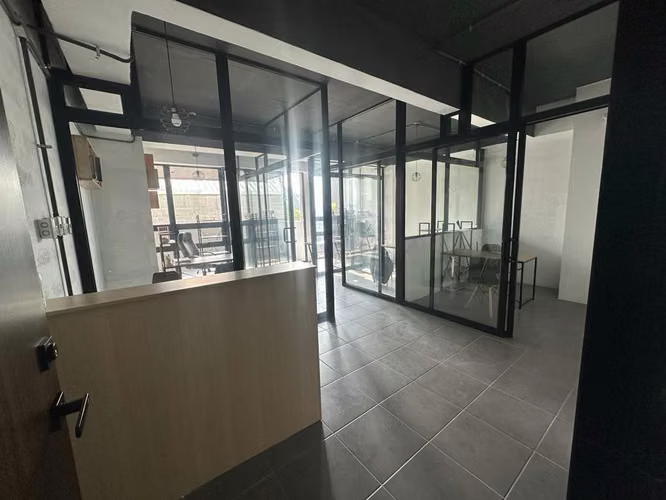 Oficina en venta en Nova Reformador Zona 9 (con terraza y 2 parqueos)