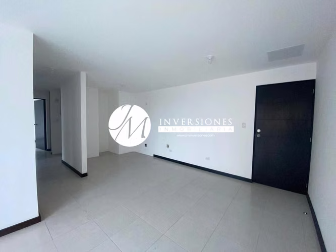 Apartamento en Venta de 3 dormitorios en zona 7