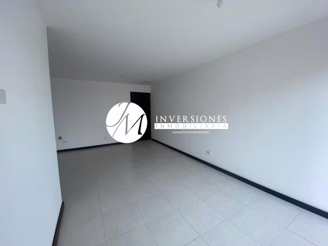 Apartamento en Venta de 3 dormitorios en zona 7