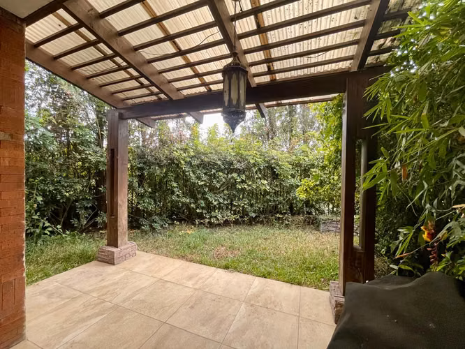 AMPLIA CASA EN EL PRADO ZONA 10, JARDÍN, PÉRGOLA Y 3 PARQUEOS - Imagen 2