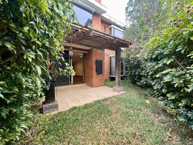 SPACIOUS HOUSE IN EL PRADO ZONE 10 | GARDEN, PERGOLA & 3 PARKING SPACES