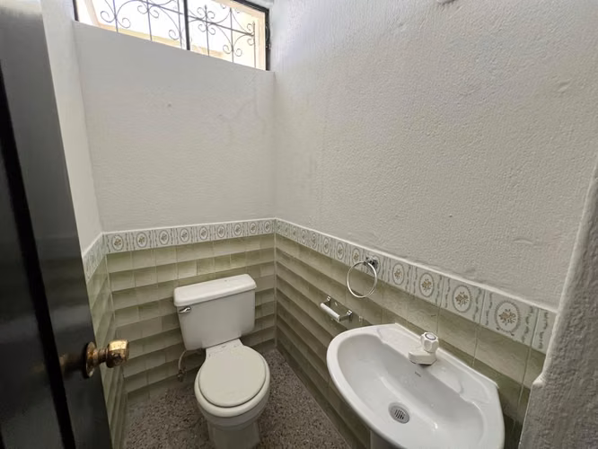 Z.7 Col. Toledo RENTO casa 3 Dorm. 2 estacionamientos Q8,000