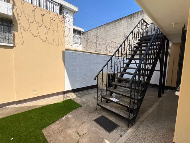 Z.7 Col. Toledo RENTO casa 3 Dorm. 2 estacionamientos Q8,000