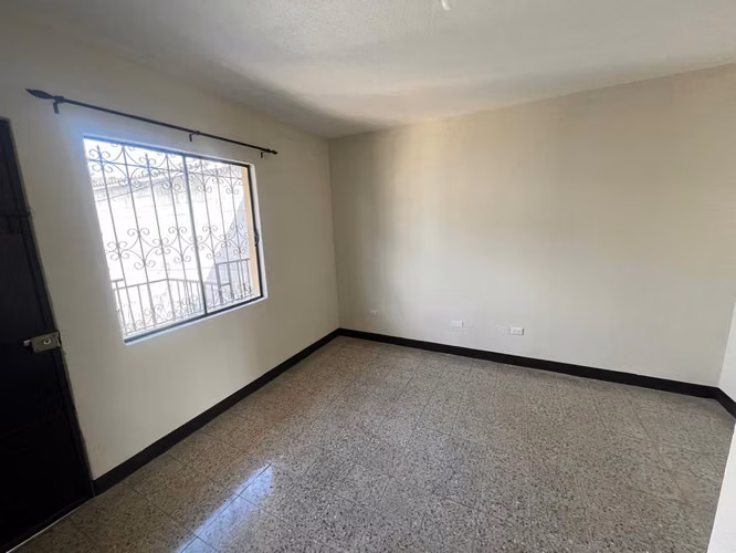 Z.7 Col. Toledo RENTO casa 3 Dorm. 2 estacionamientos Q8,000
