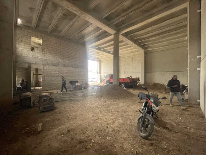 BODEGA EN RENTA ZONA 11 | 634 M² + DOBLE ALTURA + OFICINAS