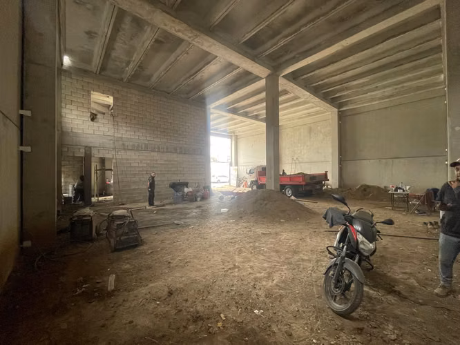 BODEGA EN RENTA ZONA 11 | 634 M² + DOBLE ALTURA + OFICINAS