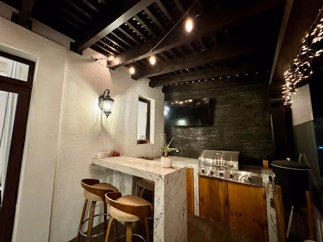 APARTAMENTO AMUEBLADO EN LIRIOS DE CAYALÁ 2 – ZONA 16, 2 HAB + PÉRGOLA