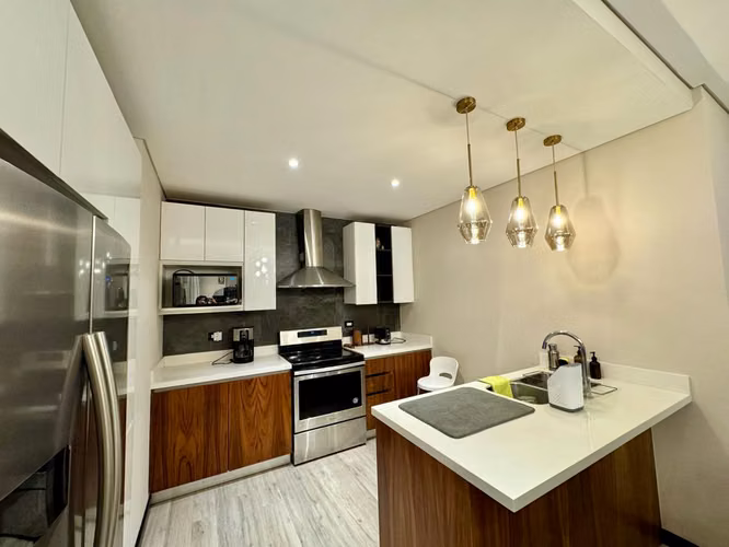 APARTAMENTO AMUEBLADO EN LIRIOS DE CAYALÁ 2 – ZONA 16, 2 HAB + PÉRGOLA