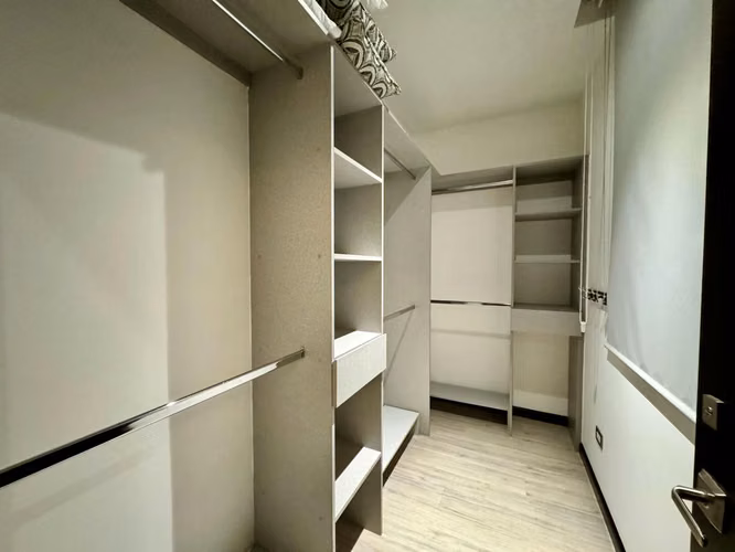 APARTAMENTO AMUEBLADO EN LIRIOS DE CAYALÁ 2 – ZONA 16, 2 HAB + PÉRGOLA