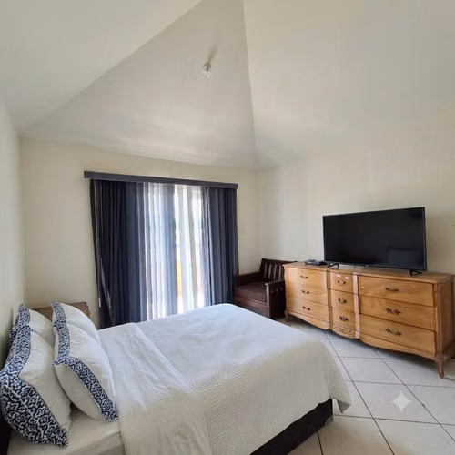 Casa de esquina en venta Km. 18 Carretera Salvador