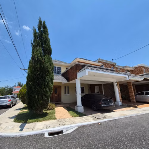 Casa de esquina en venta Km. 18 Carretera Salvador