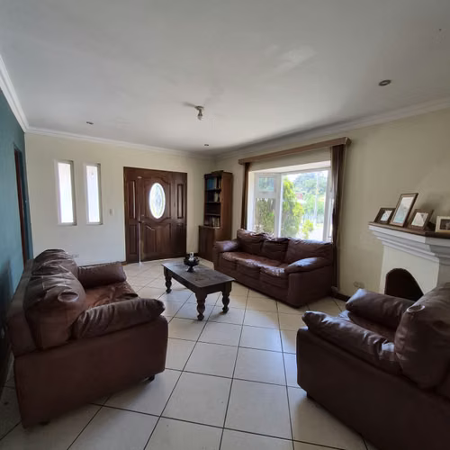 Casa de esquina en venta Km. 18 Carretera Salvador