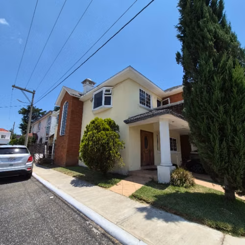 Casa de esquina en venta Km. 18 Carretera Salvador