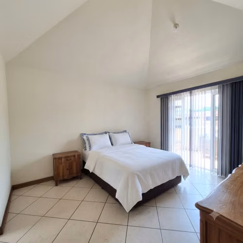 Casa de esquina en venta Km. 18 Carretera Salvador