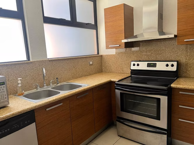 VENDO BELLA CASA TIPO TOM HOUSE EN DALI ZONA 14